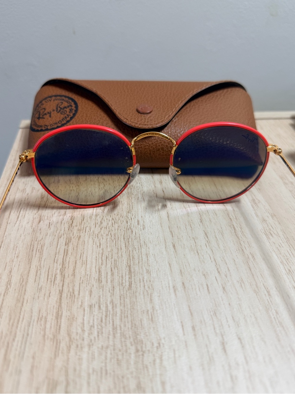 Ray-Ban RB 3447 Round Full Sunglasses with Coral Gold Frame and Gradient Lenses - Picture 2 of 3